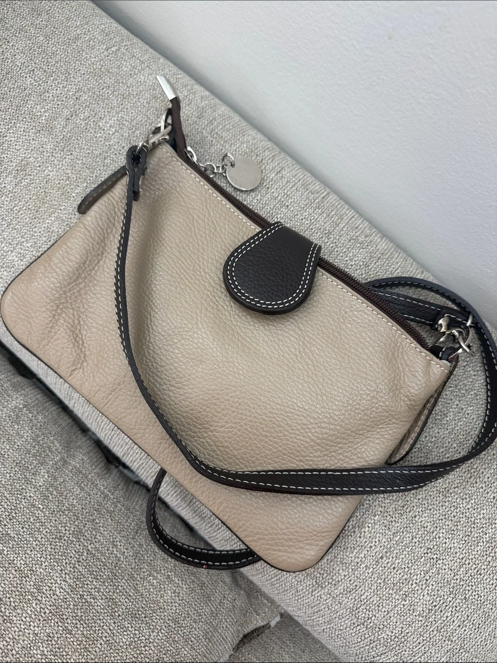 Vera Pelle Taupe and Black Leather Crossbody with Silver H Accent